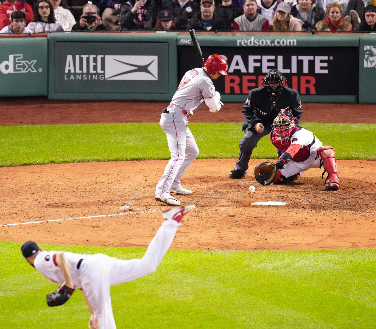 レッドソックス対エンゼルス　10回表エンゼルス2死一塁、四球を選ぶ大谷（撮影・江口和貴）