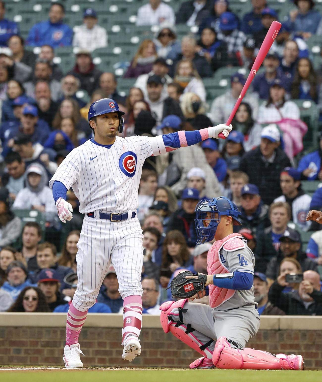 ドジャース戦の1回、空振り三振に倒れたカブス・鈴木（共同)
