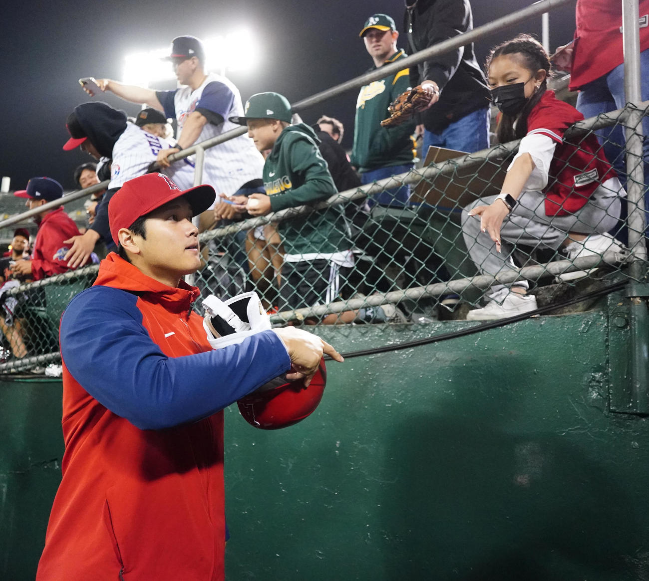 アスレチックス対エンゼルス　試合後、引き揚げるエンゼルス大谷（撮影・江口和貴）
