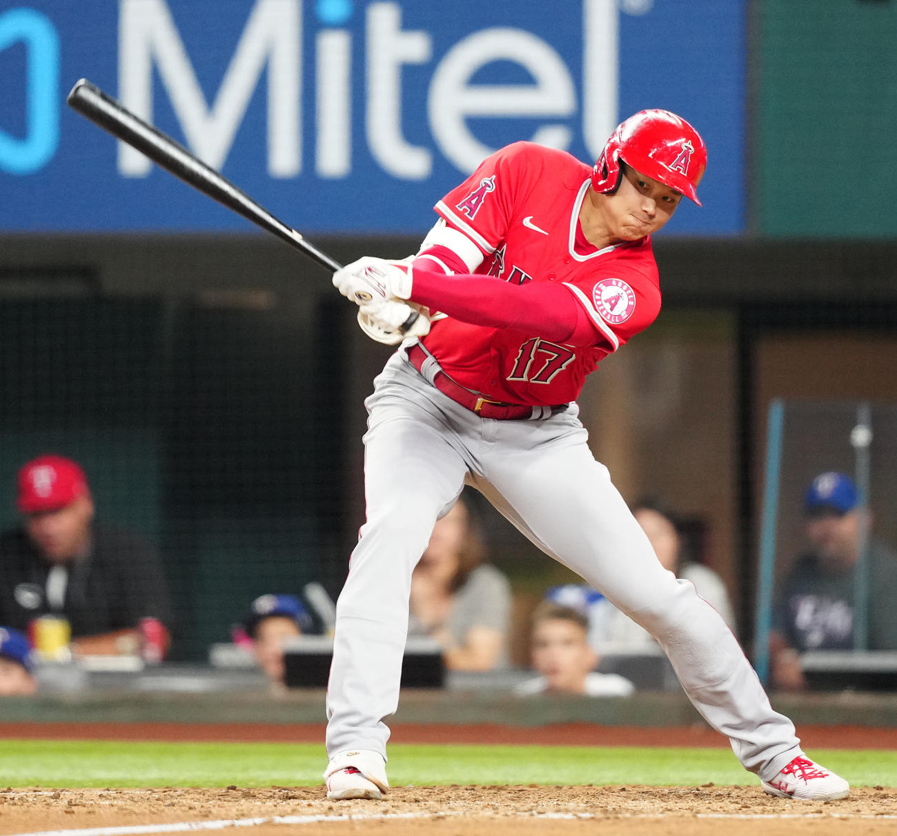 レンジャーズ対エンゼルス　5回表エンゼルス1死、空振り三振に倒れる大谷（撮影・江口和貴）