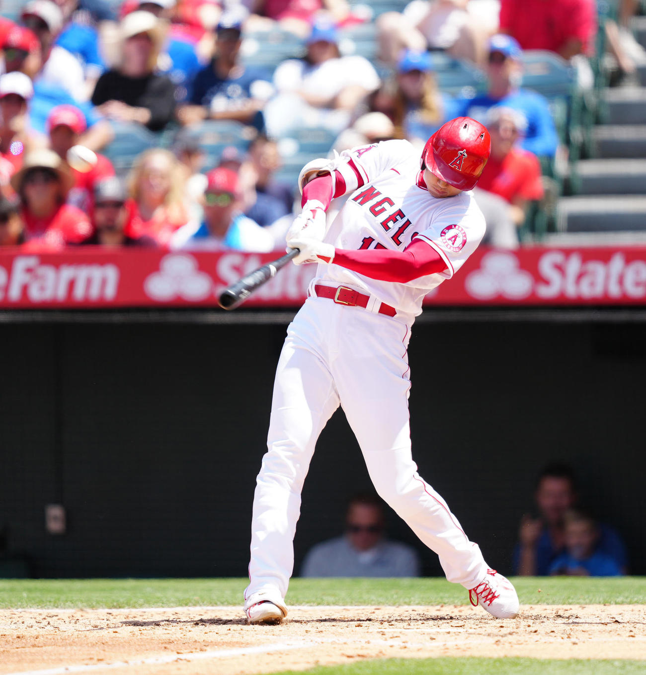 エンゼルス対ブルージェイズ　3回裏エンゼルス無死一塁、2打席連続となる2点本塁打を放つ大谷（撮影・江口和貴）