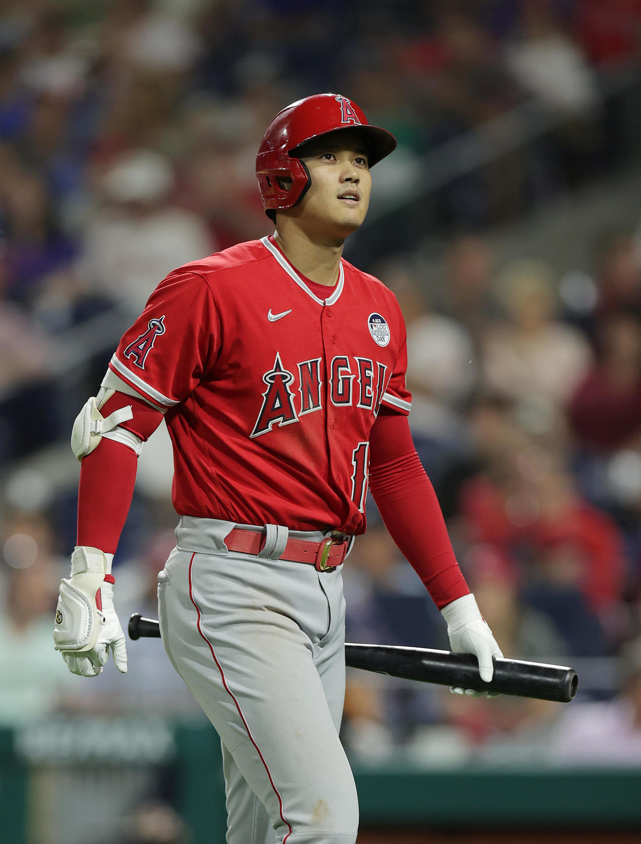 フィリーズ対エンゼルス　8回表エンゼルス1死、空振り三振に倒れ、ベンチへ戻る大谷（撮影・前田充）