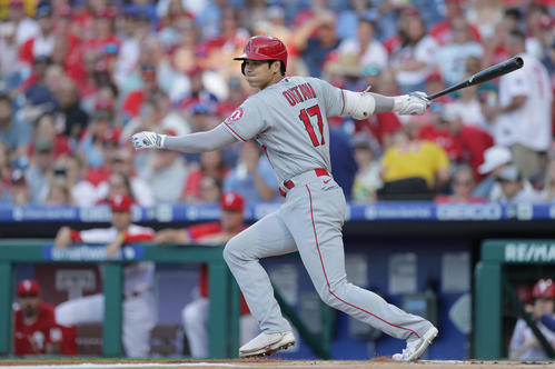 フィリーズ対エンゼルス　1回表エンゼルス1死、遊撃へ内野安打を放つ大谷（撮影・前田充）
