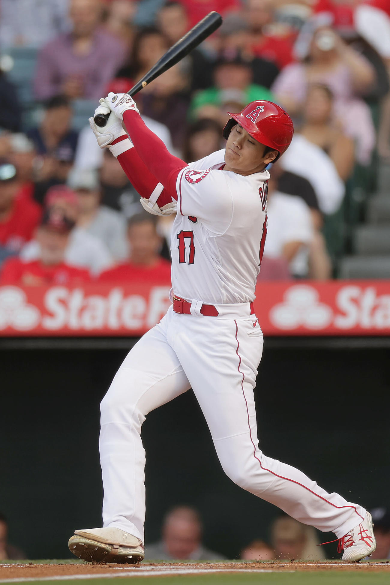 エンゼルス対レッドソックス　1回裏エンゼルス無死、空振り三振に倒れる大谷（撮影・前田充）