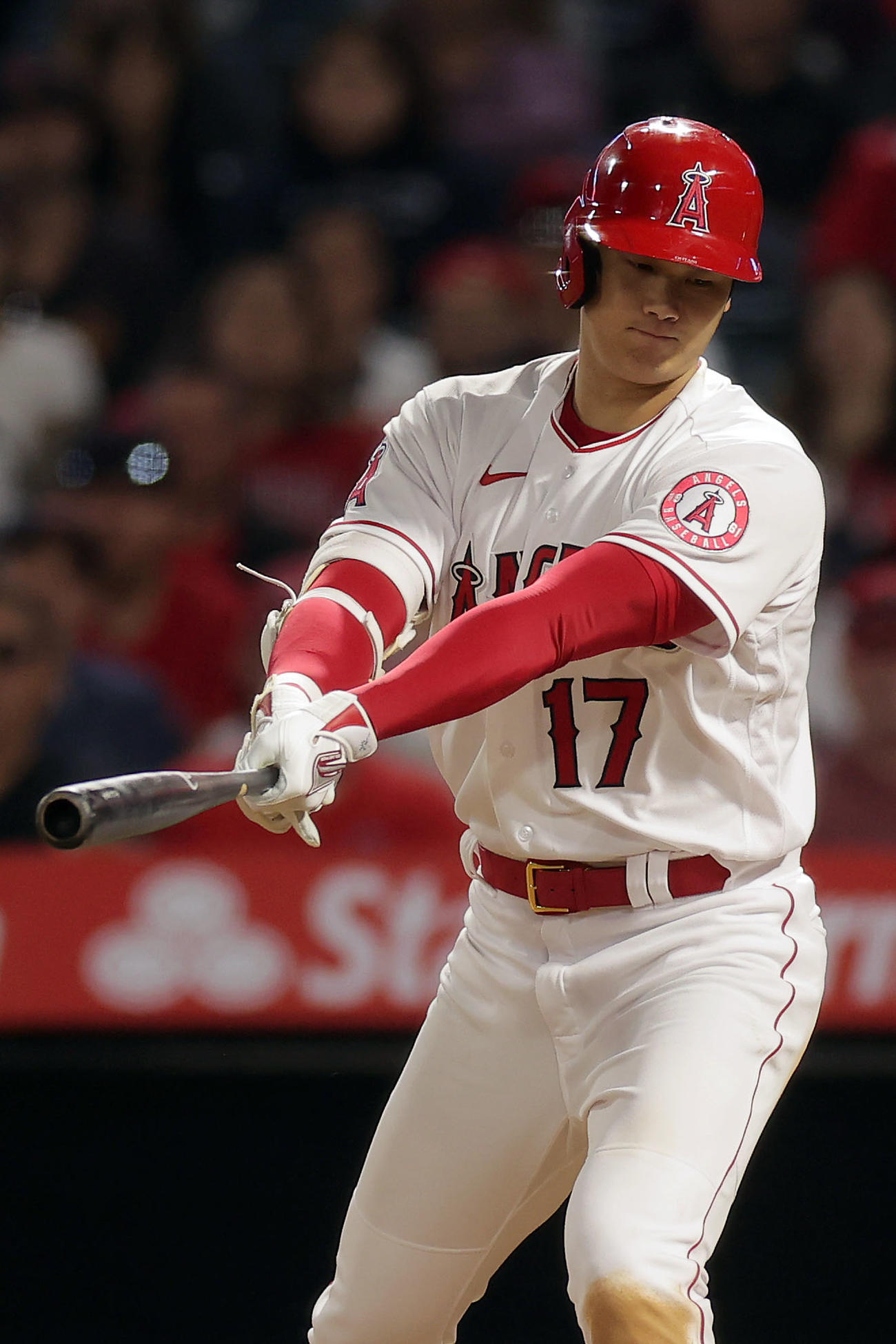 エンゼルス対レッドソックス　7回裏エンゼルス2死、空振り三振に倒れる大谷（撮影・前田充）