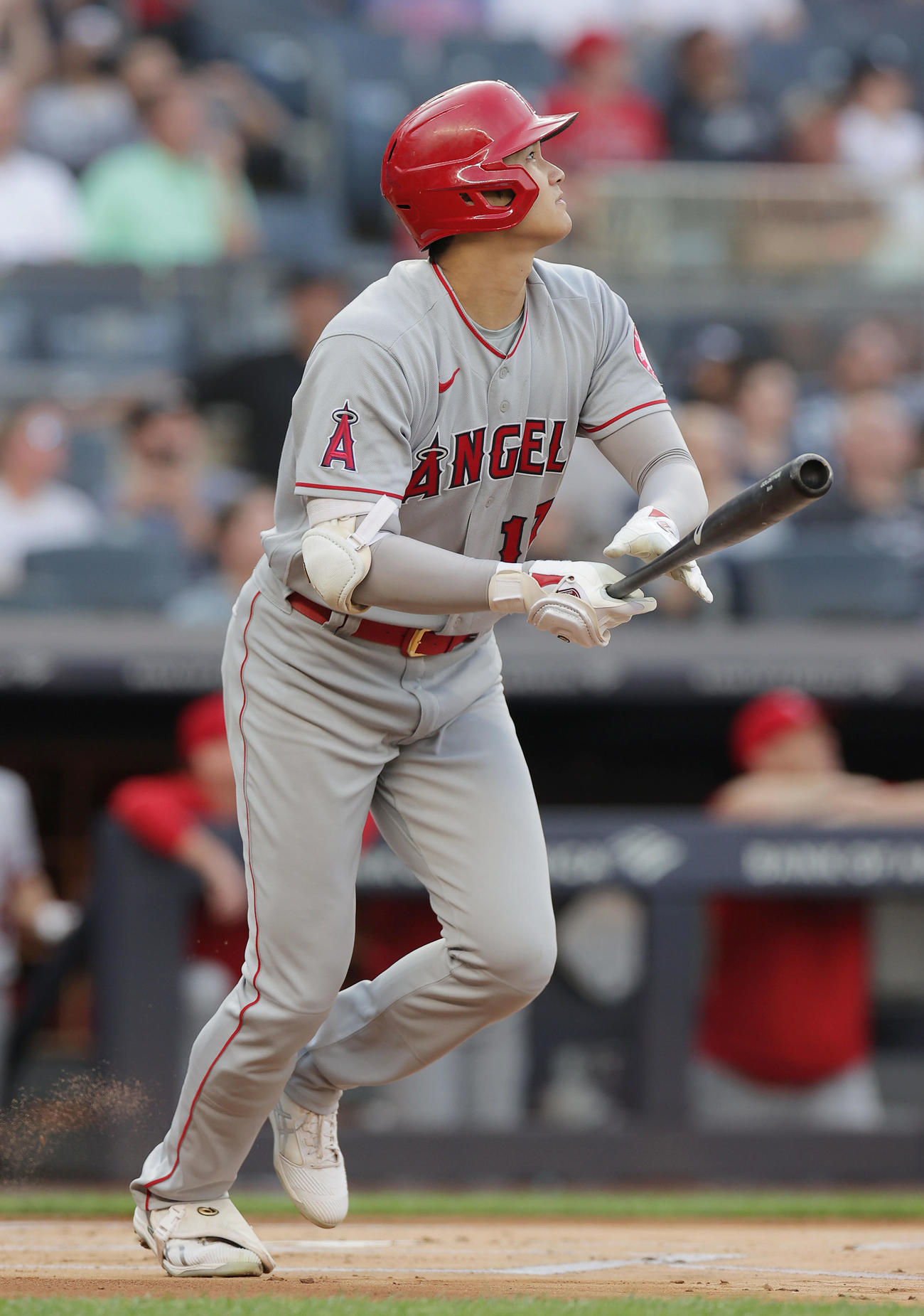 5月31日、ヤンキース戦の1回に大飛球を放つエンゼルス大谷