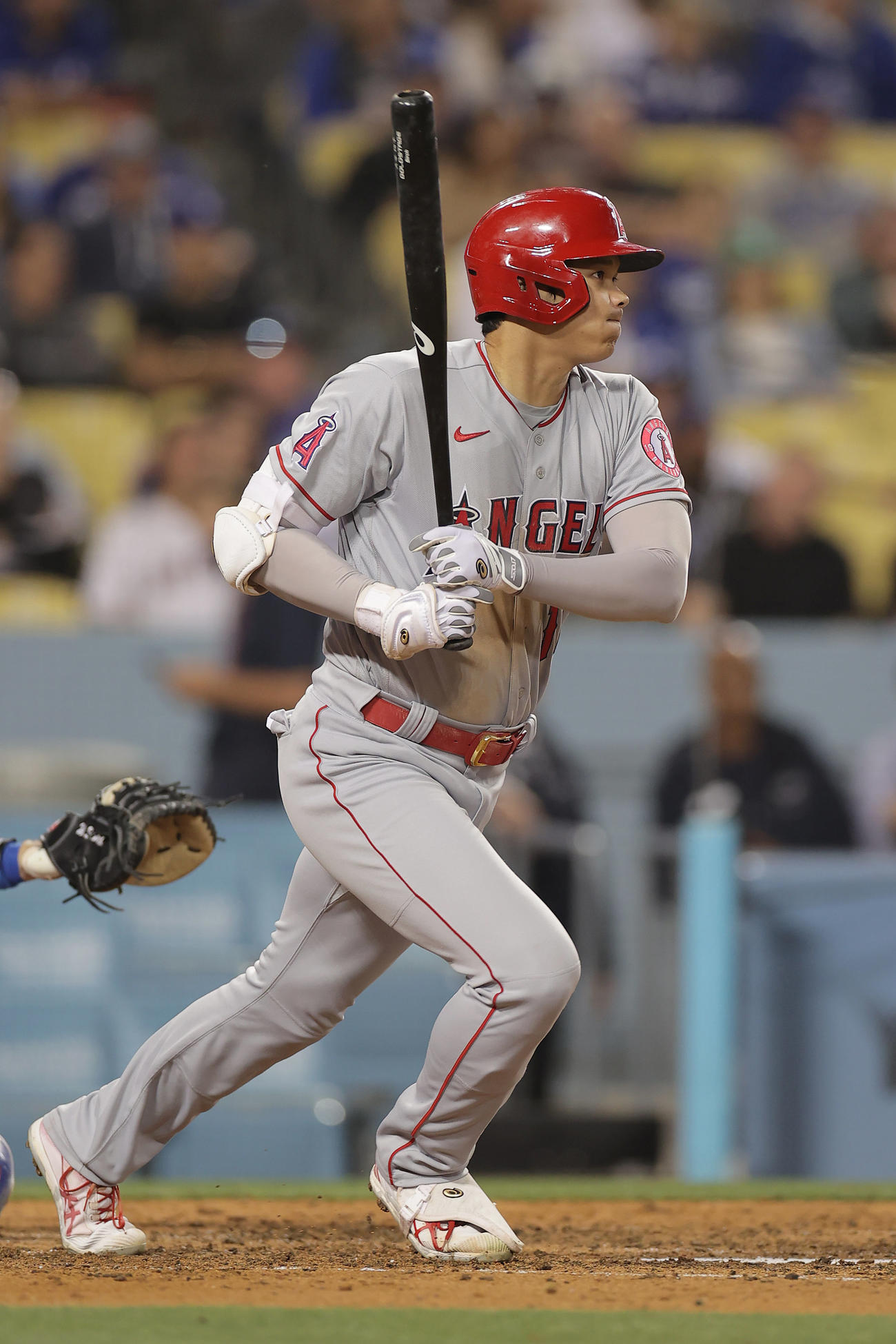 ドジャース対エンゼルス　9回表エンゼルス1死一塁、右中間へ二塁打を放つ大谷（撮影・前田充）