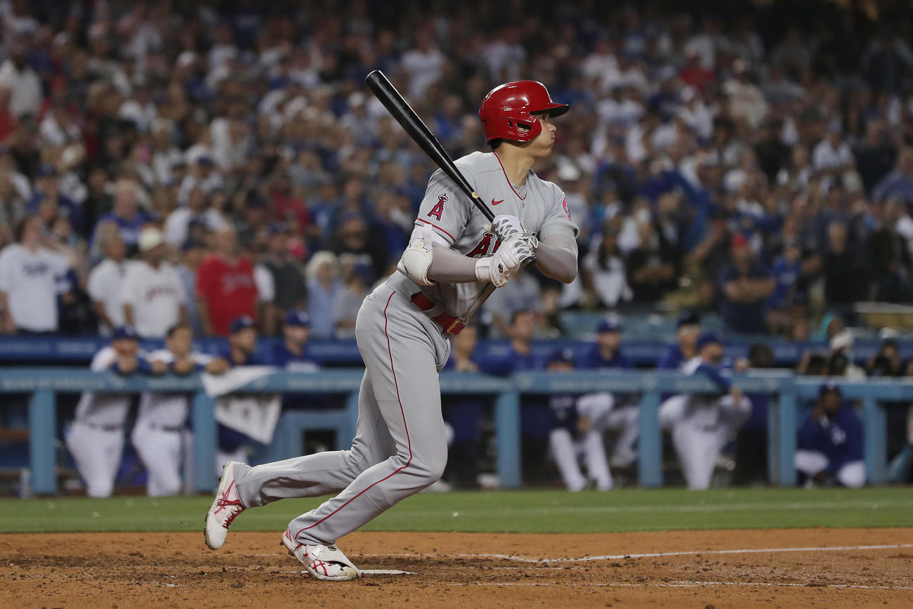 ドジャース対エンゼルス　9回表エンゼルス1死、アンダーソンのノーヒットノーランを阻止する右三塁打を放つ大谷（撮影・前田充）