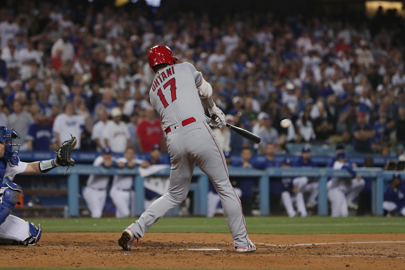 ドジャース対エンゼルス　9回表エンゼルス1死、アンダーソンのノーヒットノーランを阻止する右三塁打を放つ大谷（撮影・前田充）