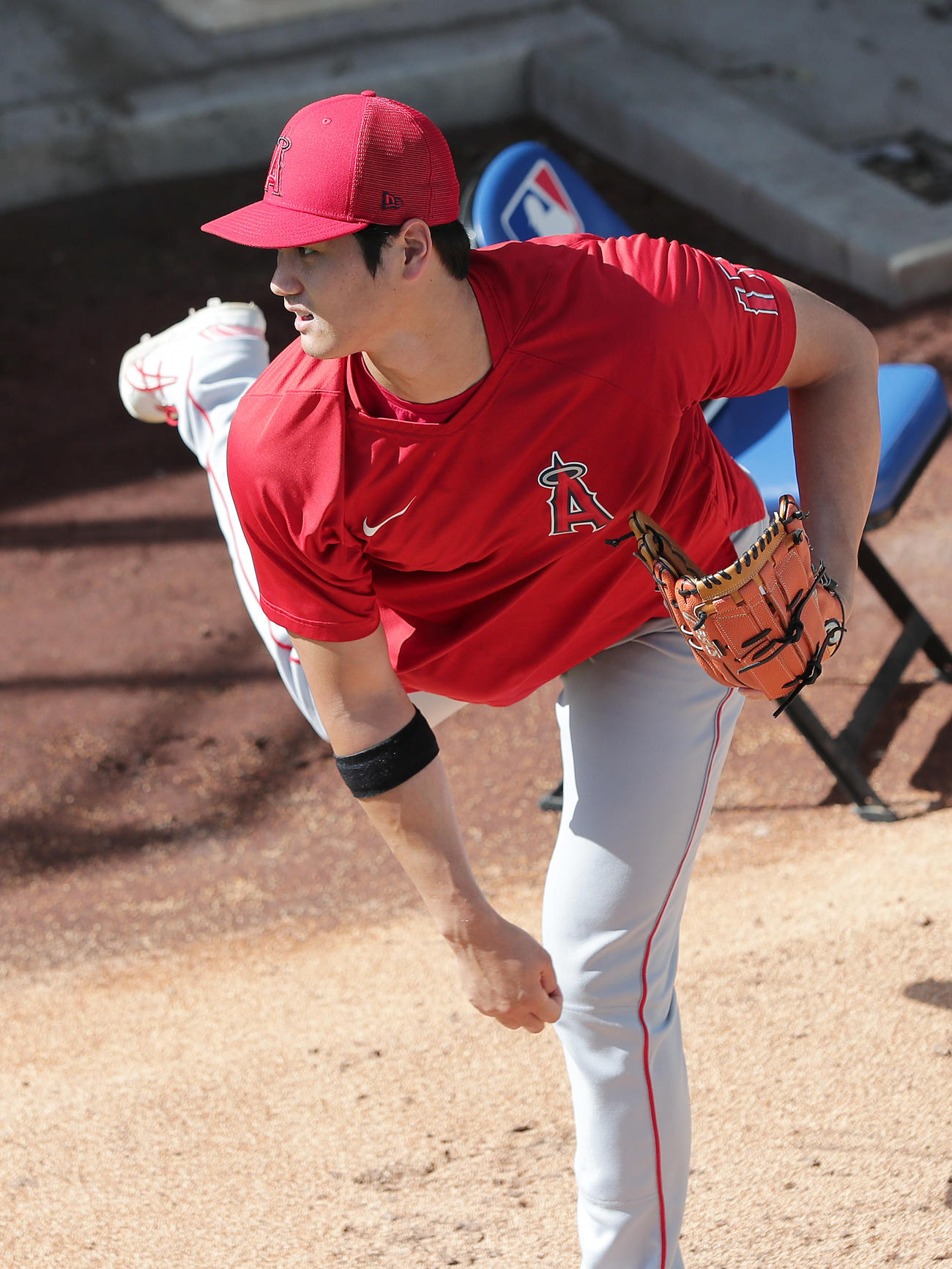 ドジャース対エンゼルス　ブルペンで調整するエンゼルス大谷（撮影・前田充）