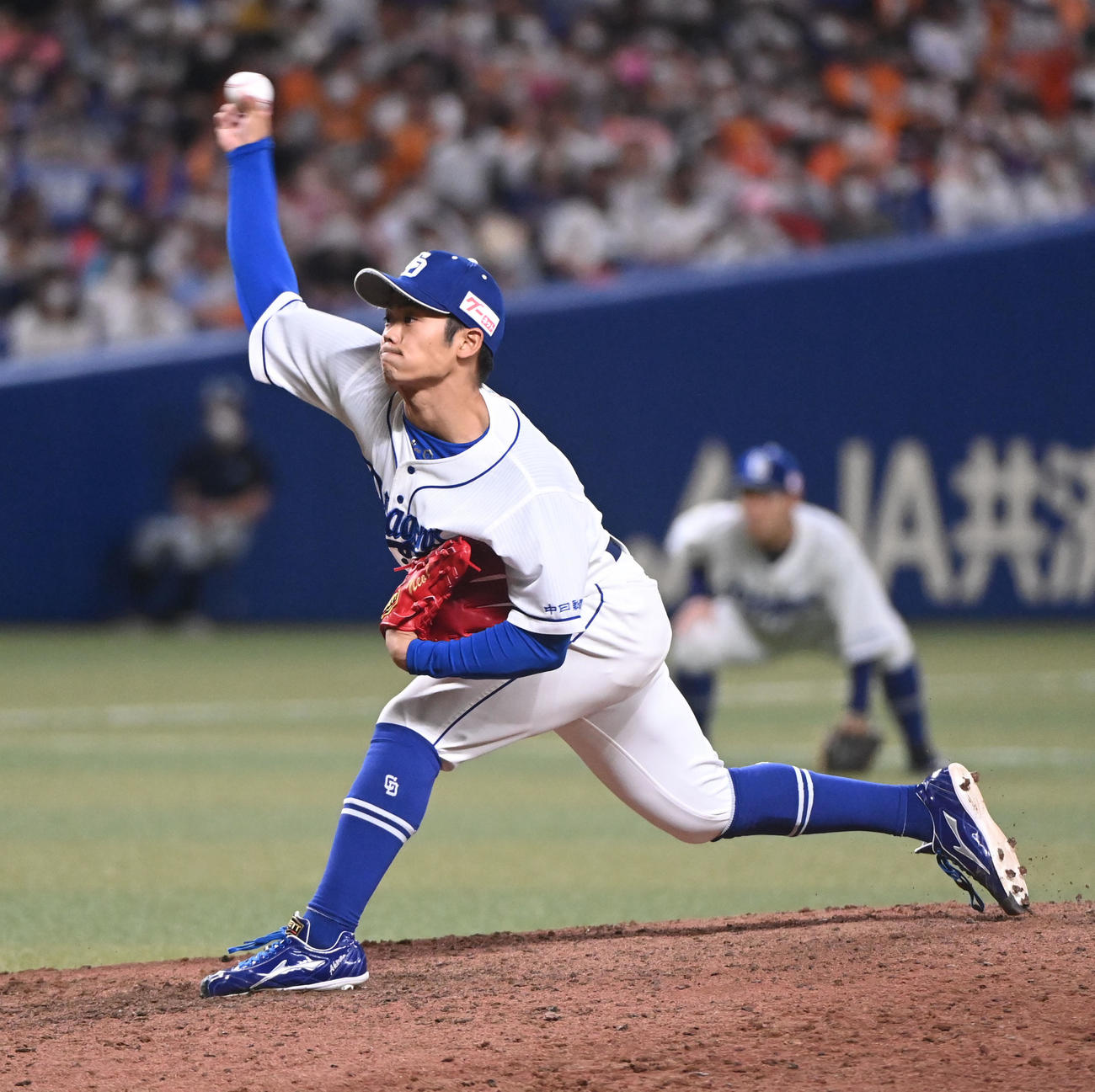 19日、巨人戦で9回表に中日3番手で登板する根尾昂