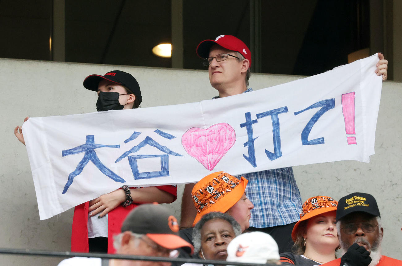 オリオールズ対エンゼルス　試合を待ちわびる大谷ファン（撮影・狩俣裕三）