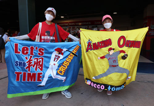 大谷翔平mvp記念 最優秀選手 Tシャツ2万5000人に配布 直近登板６戦６勝も次戦６戦全敗 ｍｌｂ写真ニュース 日刊スポーツ