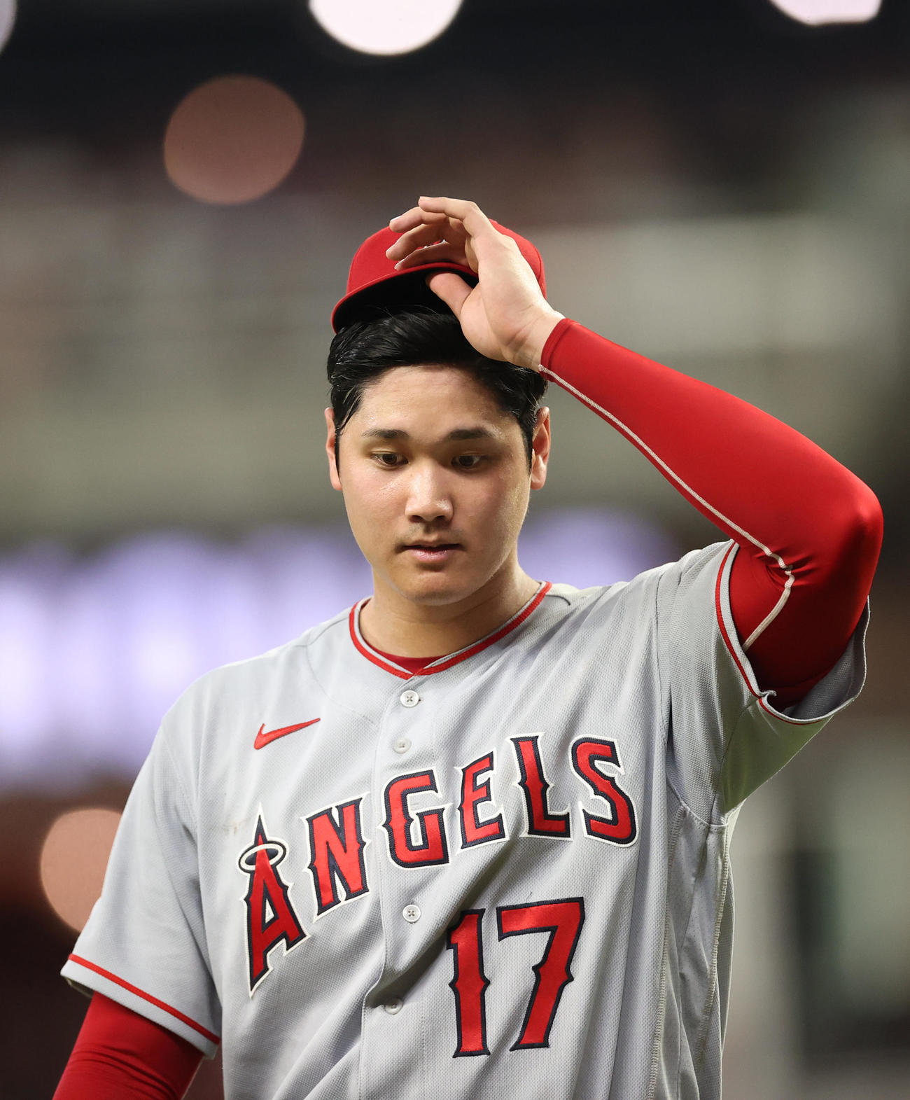ブレーブス対エンゼルス　7回裏途中、降板する大谷（撮影・狩俣裕三）
