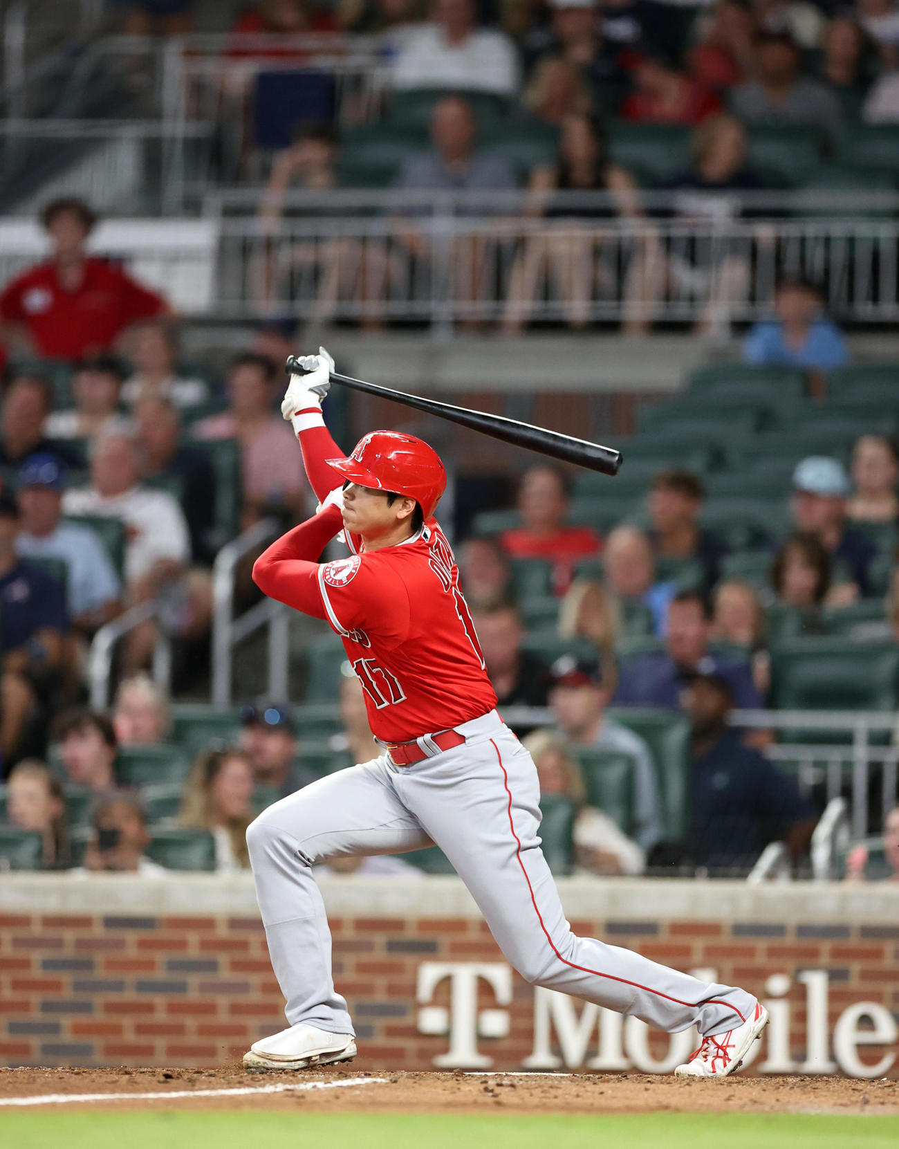 ブレーブス対エンゼルス　5回表エンゼルス1死、ソロ本塁打を放つ大谷（撮影・狩俣裕三）