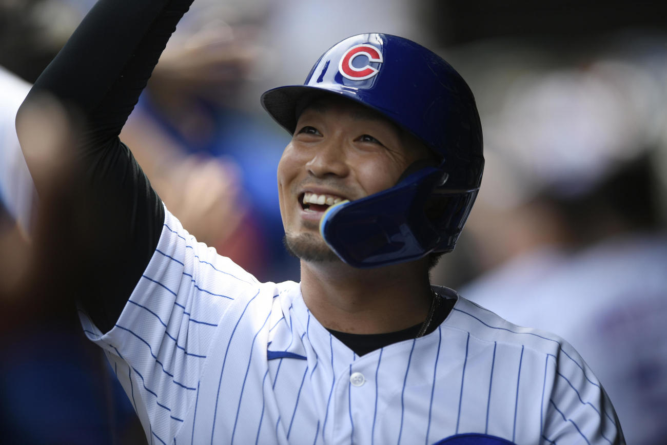 1回に生還し笑顔を見せる鈴木誠也（AP）