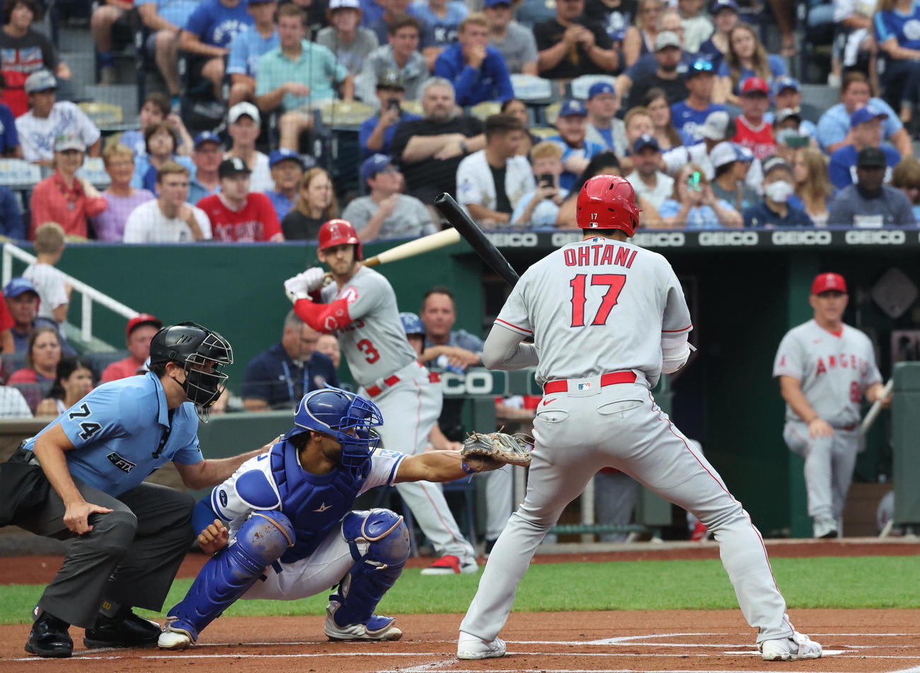 ロイヤルズ対エンゼルス　1回表エンゼルス無死、見逃し三振に倒れる大谷（撮影・狩俣裕三）