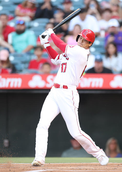 エンゼルス対レンジャーズ　1回裏エンゼルス1死、三ゴロに打ち取られる大谷（撮影・狩俣裕三）