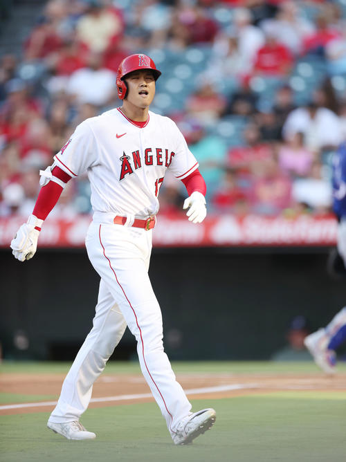 エンゼルス対レンジャーズ　1回裏エンゼルス1死、三ゴロに打ち取られる大谷（撮影・狩俣裕三）