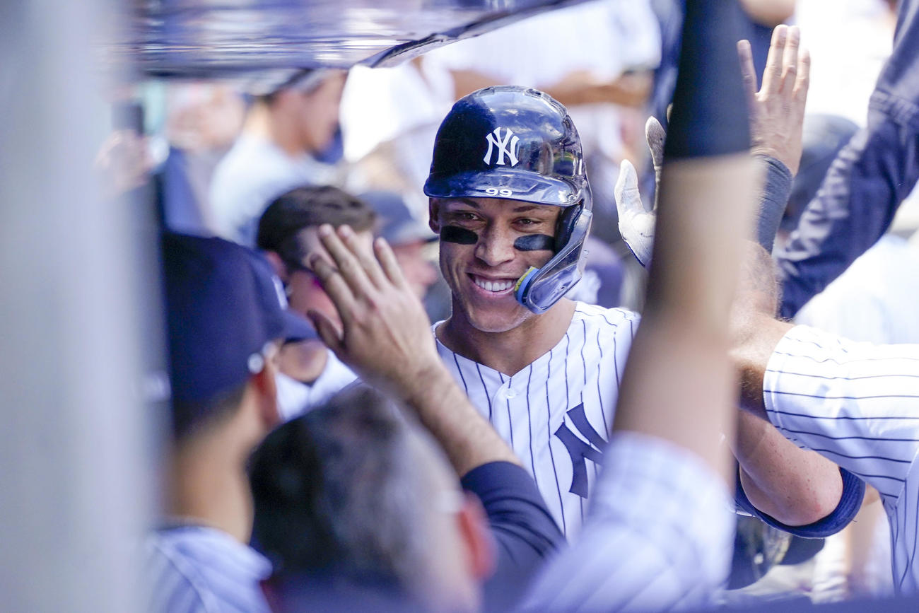 ロイヤルズ戦　2回に2試合連発となる今季42号2ランを放ったヤンキースのアーロン・ジャッジ（AP）