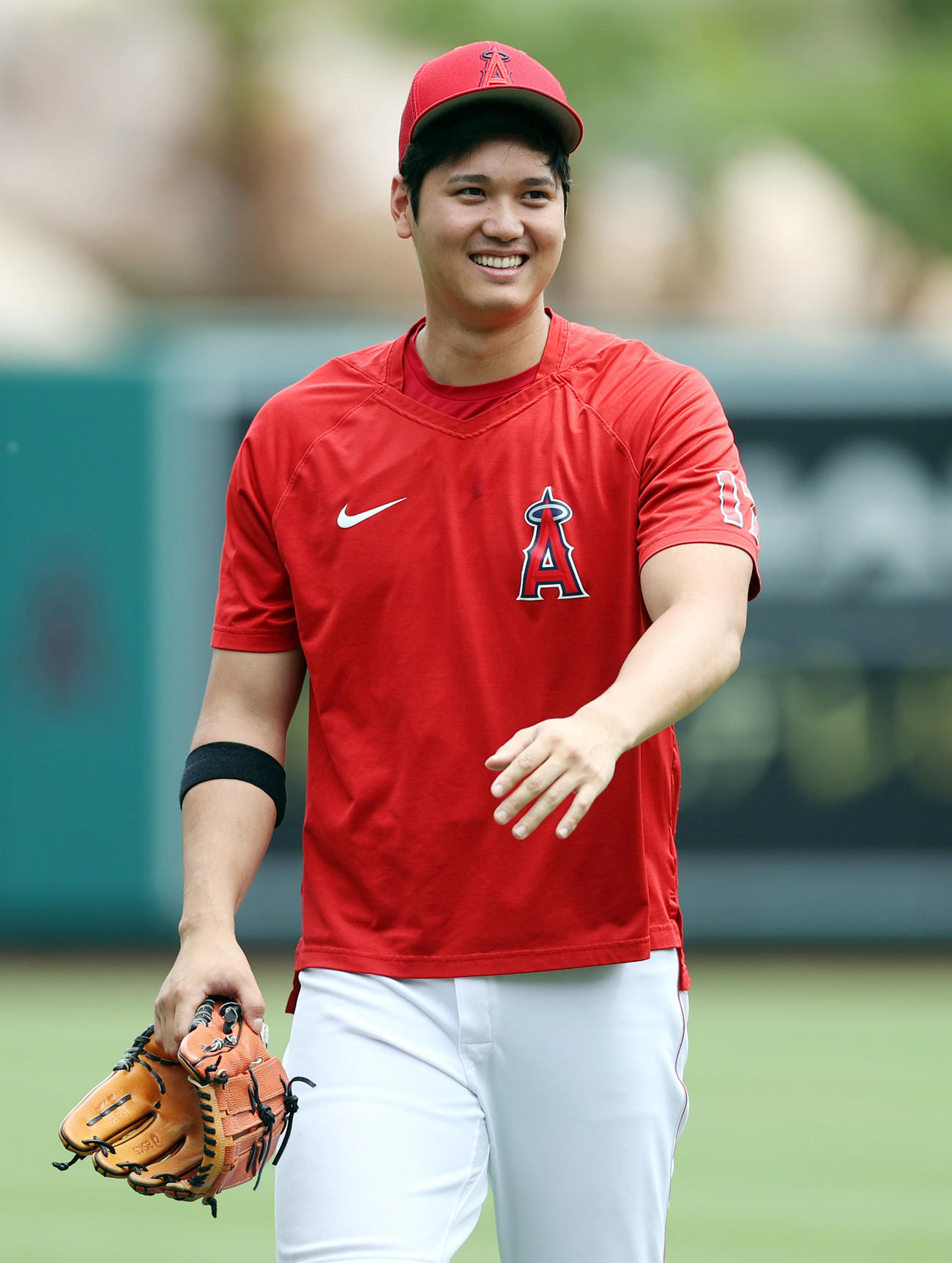 エンゼルス対レンジャーズ　試合前、笑顔を見せる大谷（撮影・狩俣裕三）