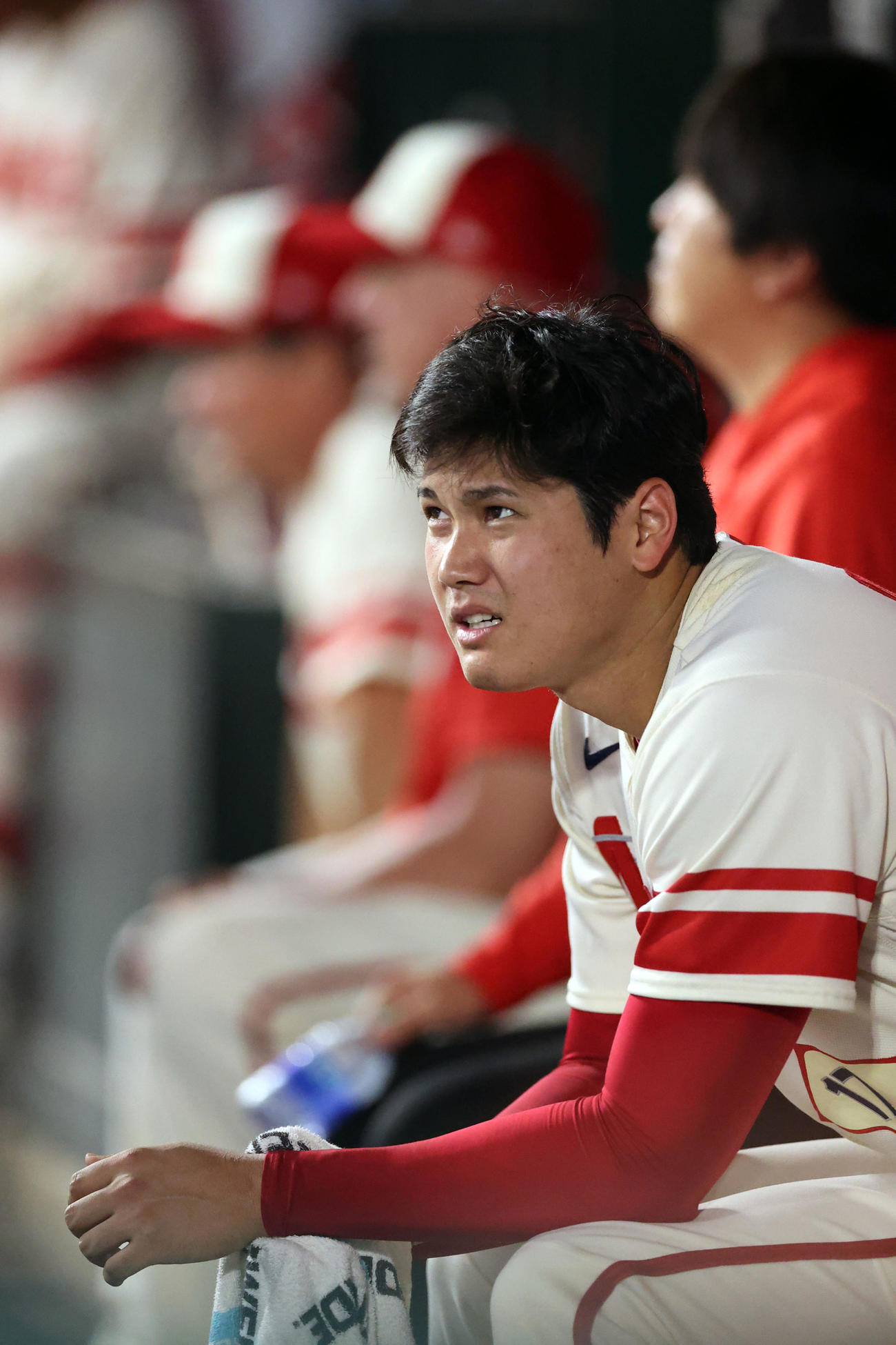 エンゼルス対アスレチックス　6回表途中、降板し、悔しそうな表情を見せる大谷（撮影・狩俣裕三）