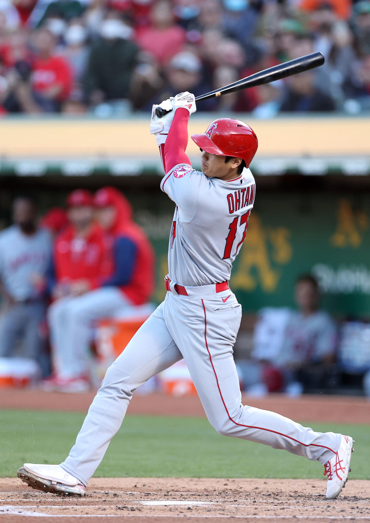 アスレチックス対エンゼルス　3回表エンゼルス無死一塁、一ゴロに打ち取られる大谷（撮影・狩俣裕三）