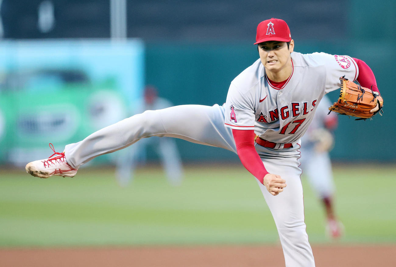 アスレチックス対エンゼルス　2回裏、力投するエンゼルス先発の大谷（撮影・狩俣裕三）