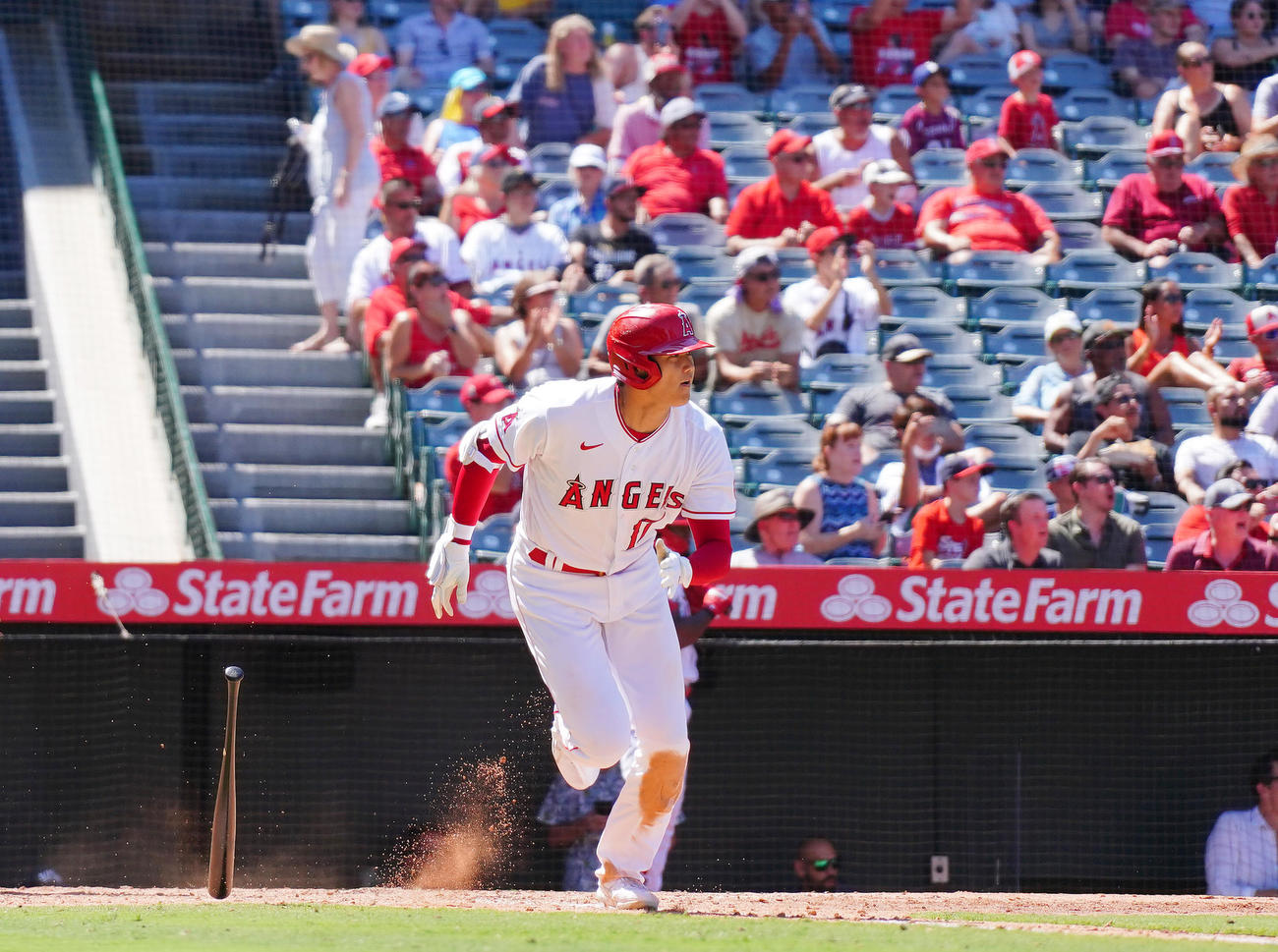 エンゼルス対マリナーズ　5回裏エンゼルス2死一、二塁、中適時打を放つ大谷（撮影・菅敏）