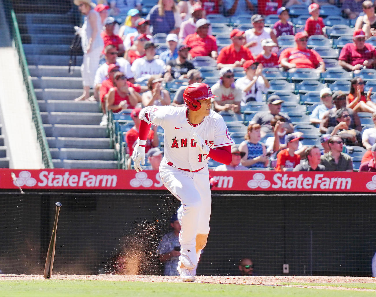 エンゼルス対マリナーズ　5回裏エンゼルス2死一、二塁、中適時打を放つ大谷（撮影・菅敏）