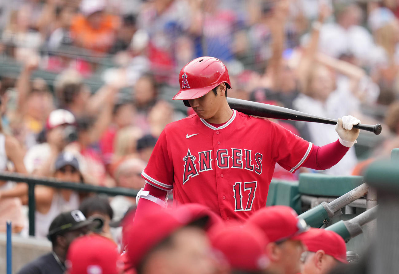 タイガースに敗れ、引き揚げるエンゼルス大谷（撮影・菅敏）