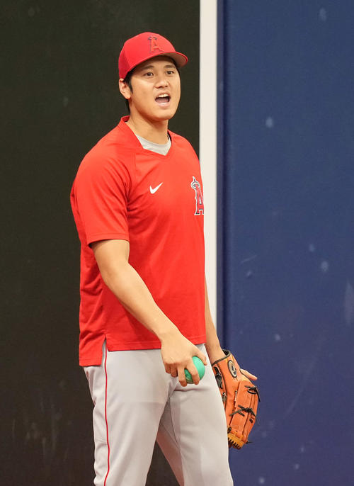 レイズ対エンゼルス 試合前の練習中に叫ぶエンゼルス大谷(撮影・菅敏)