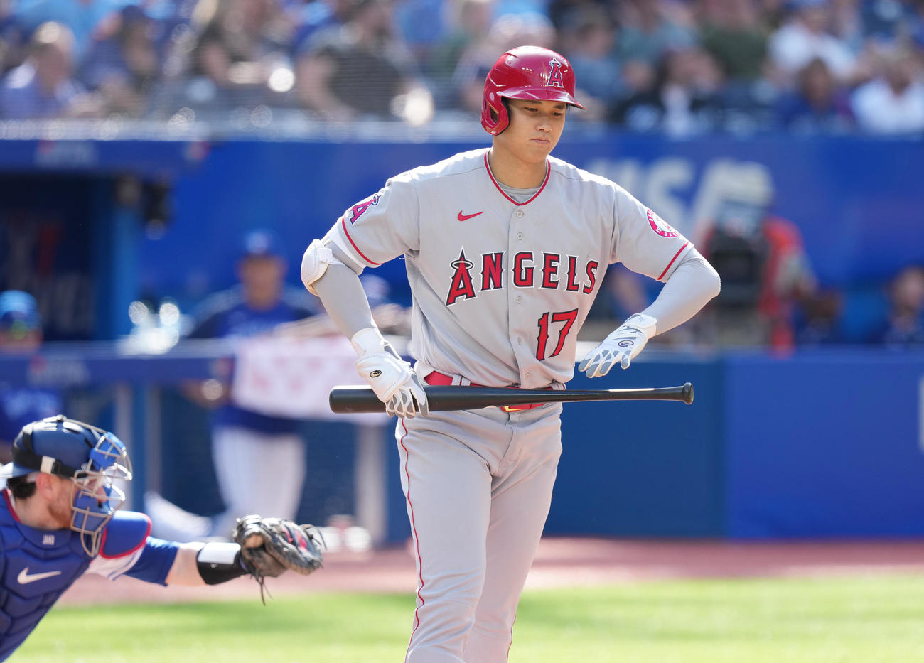 ブルージェイズ対エンゼルス　9回表エンゼルス1死、四球を選ぶ大谷（撮影・菅敏）