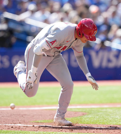 ブルージェイズ対エンゼルス　5回表エンゼルス1死、セーフティバンドを失敗する大谷（撮影・菅敏）