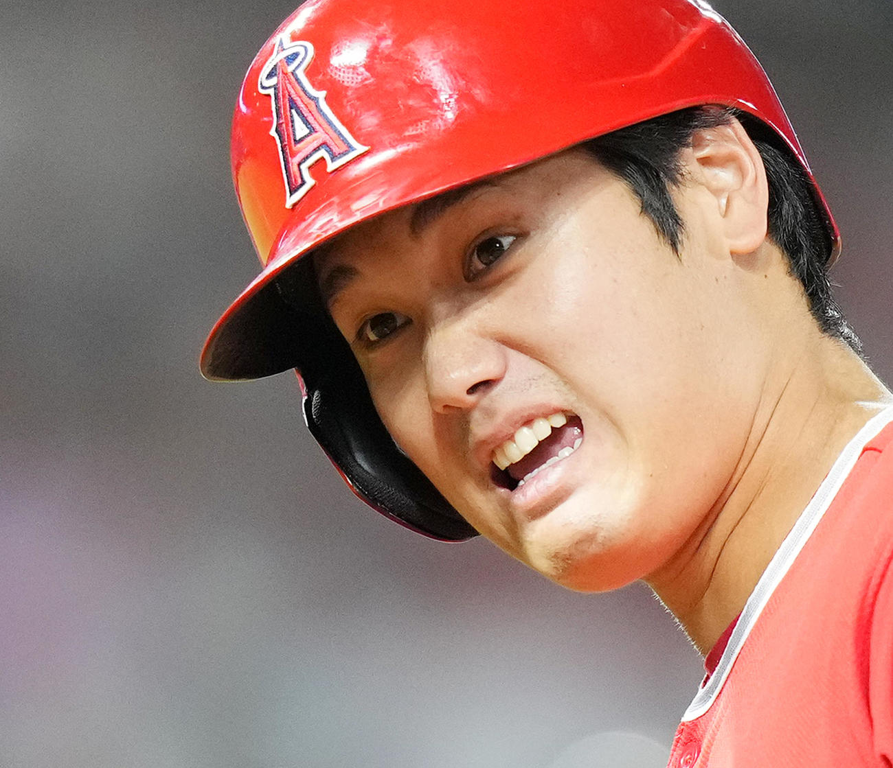 エンゼルス対ヤンキース　6回裏エンゼルス2死、右前打を放ったエンゼルス大谷は、指をかんだ後にこの表情（撮影・菅敏）