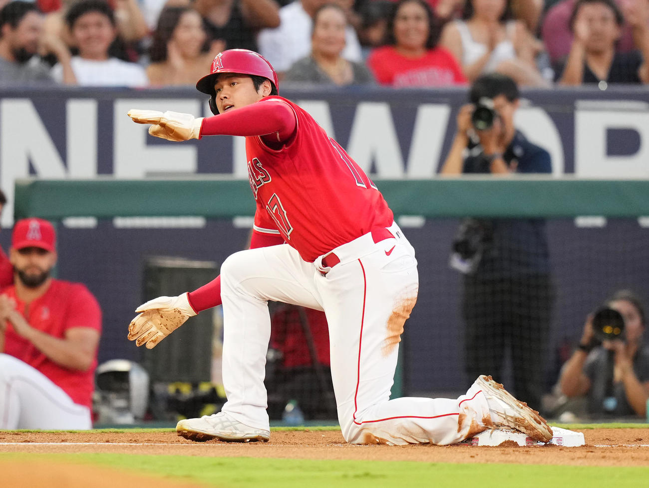 エンゼルス対タイガース　1回裏エンゼルス1死二、三塁、レンヒーフォの左適時打で三塁に進む二塁走者大谷（撮影・菅敏）