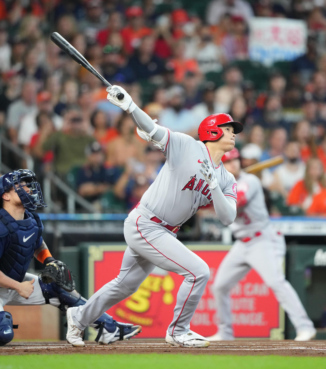 アストロズ対エンゼルス　1回表エンゼルス無死三塁、右越えに34号2点本塁打を放つ大谷（撮影・菅敏）