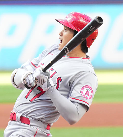 ガーディアンズ対エンゼルス 1回表エンゼルス2死、四球を選ぶ大谷(撮影・菅敏)
