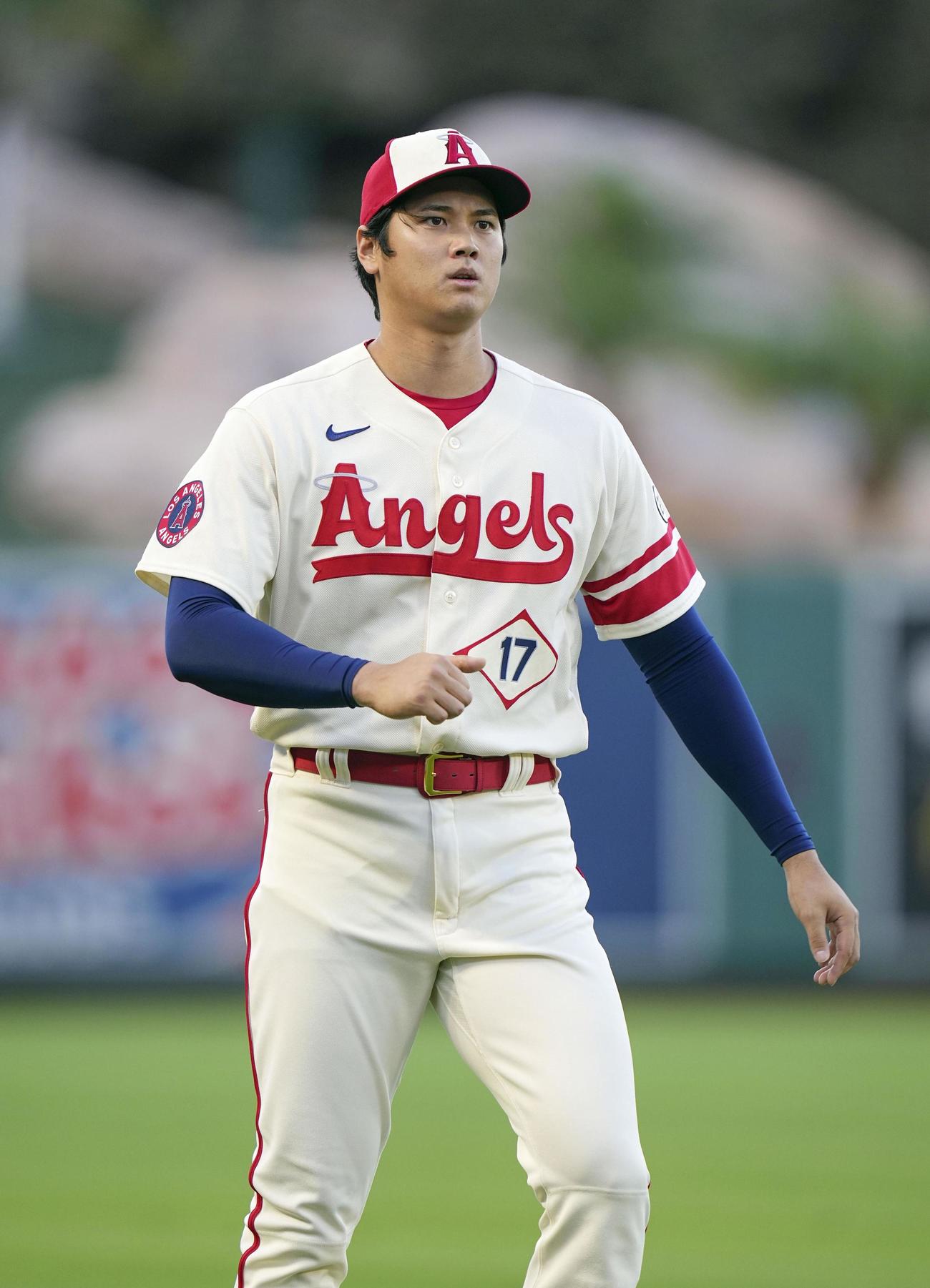試合前、ウオーミングアップするエンゼルス大谷（共同）
