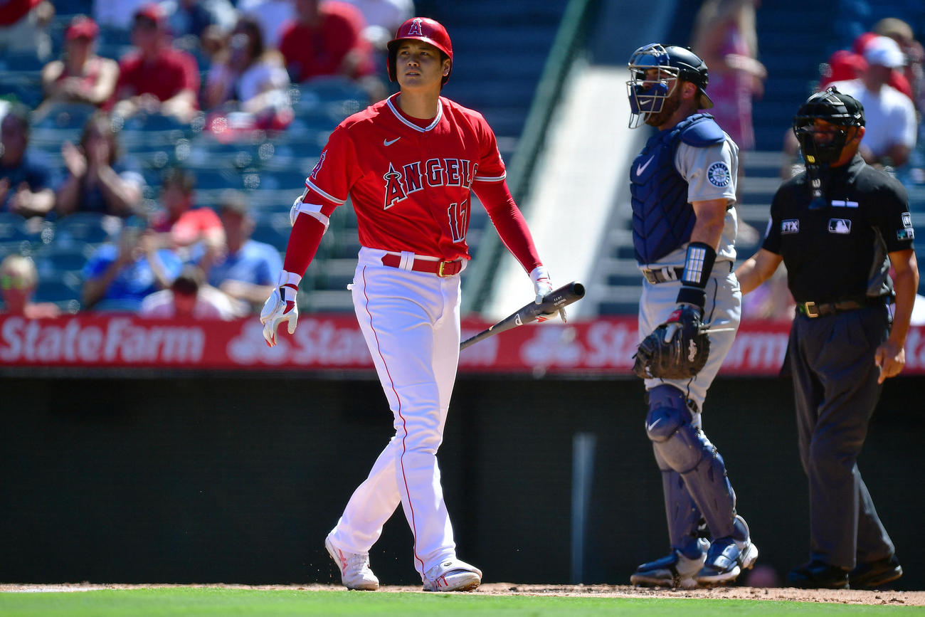 1回の第1打席、空振り三振に倒れた大谷（ロイター）