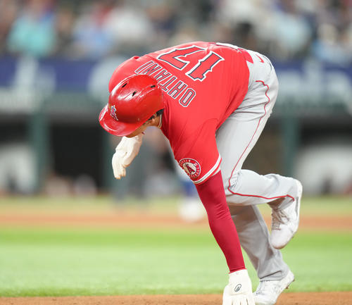 レンジャーズ対エンゼルス　7回表エンゼルス無死一塁、打者ウォードの投直で一塁に戻りきれずアウトとなる一塁走者大谷（撮影・菅敏）