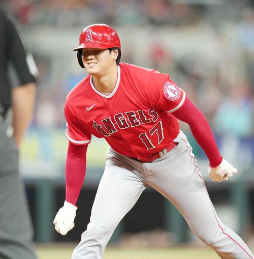 レンジャーズ対エンゼルス　7回表エンゼルス無死一塁、打者ウォードの投直で一塁に戻りきれずアウトとなる一塁走者大谷（撮影・菅敏）