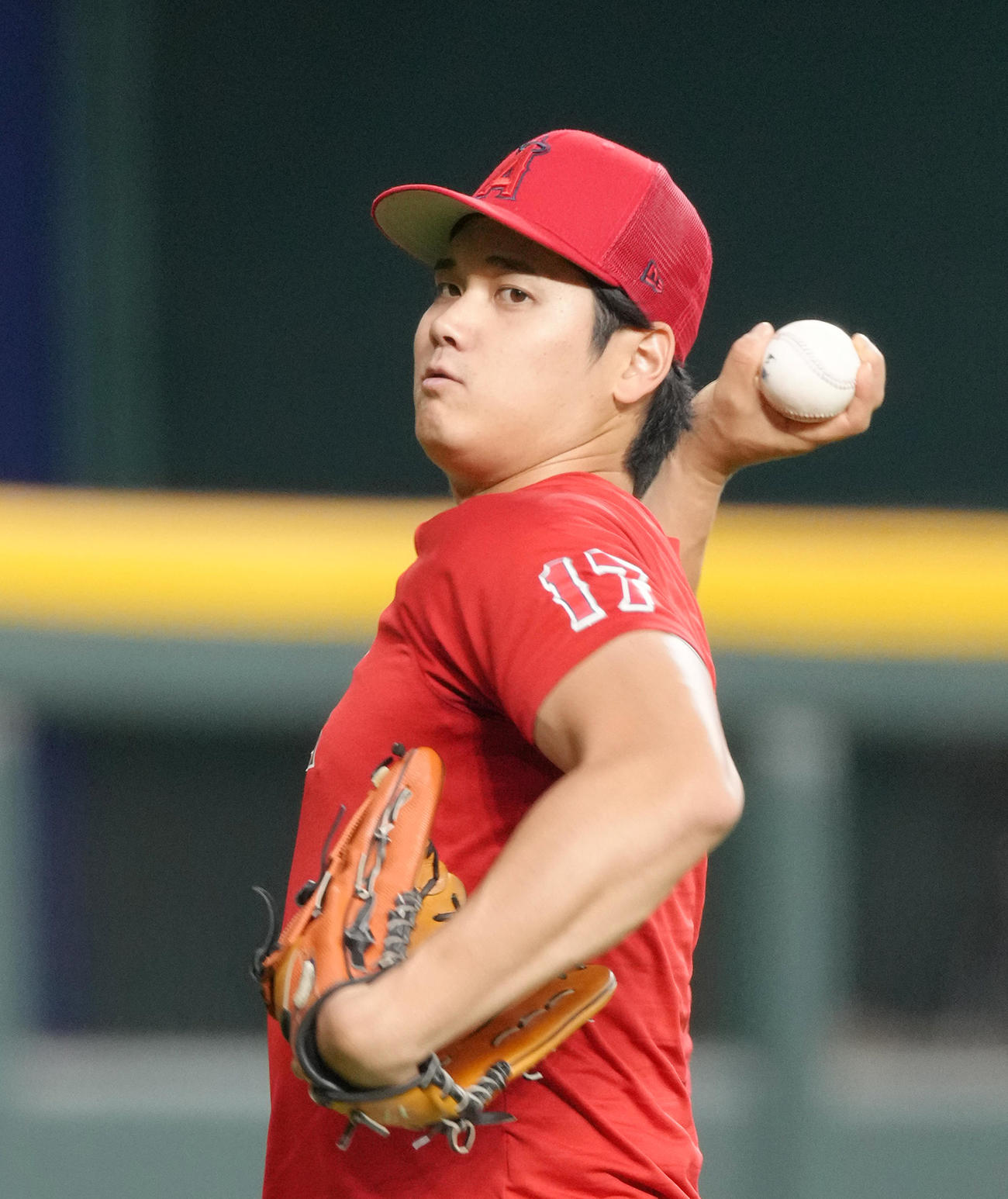レンジャーズ対エンゼルス　試合前、キャッチボールで調整するエンゼルス大谷（撮影・菅敏）