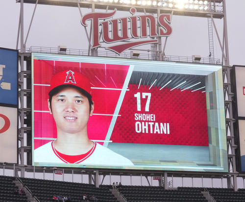 ツインズ対エンゼルス　スタメンの発表で3番DHで紹介される大谷（撮影・菅敏）