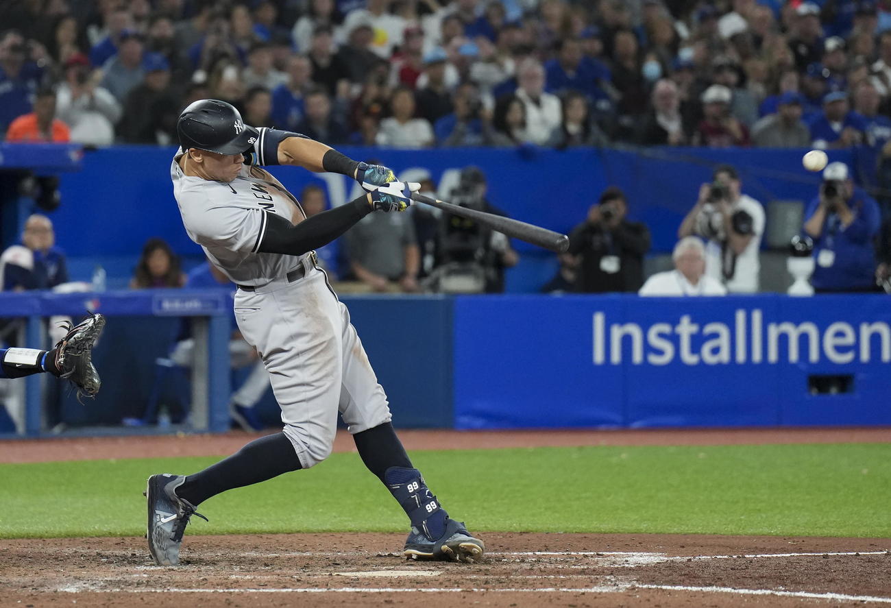 7回、61号2ランを放つジャッジ（AP）