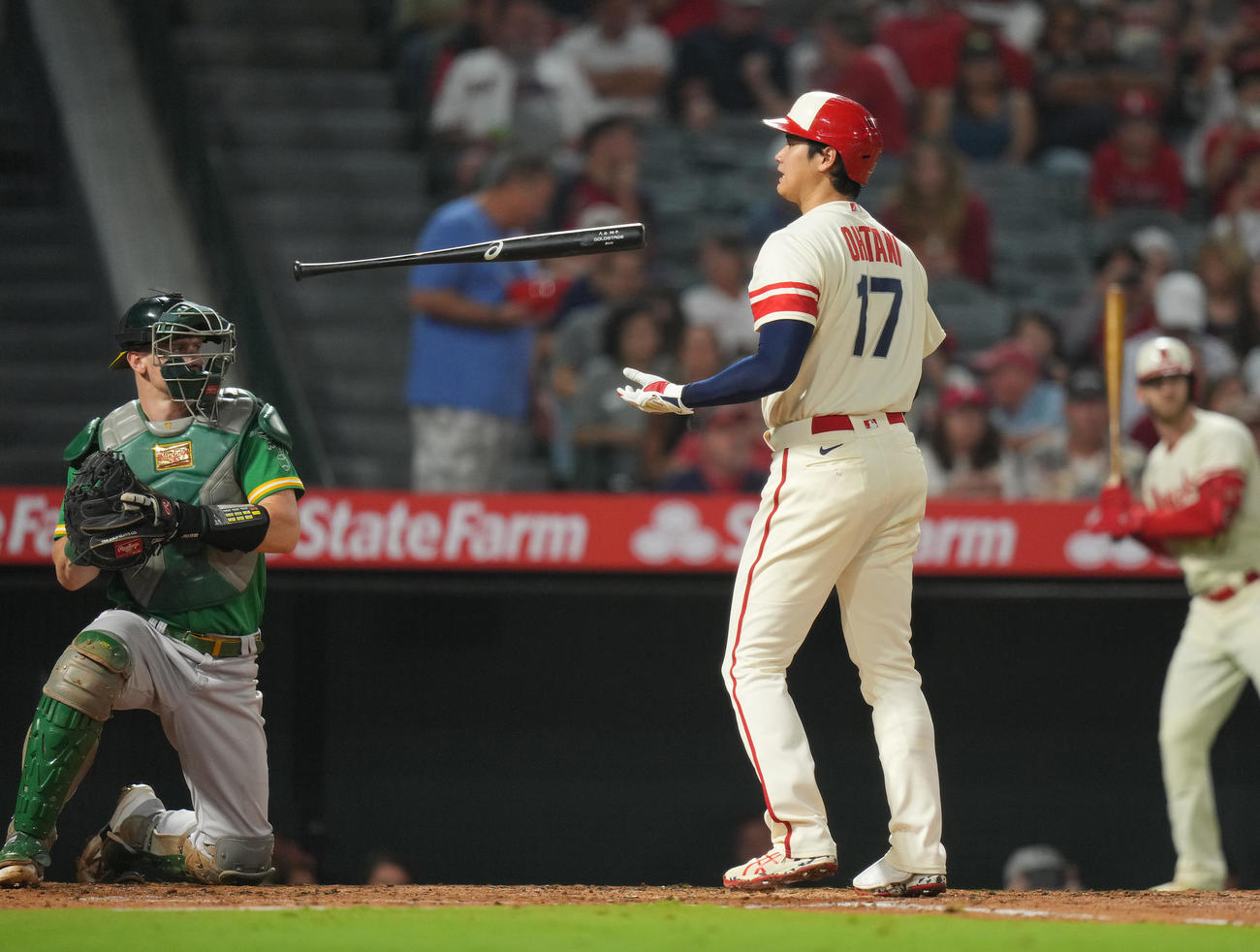 エンゼルス対アスレチックス　3回裏エンゼルス無死、空振りの三振に倒れる大谷（撮影・菅敏）