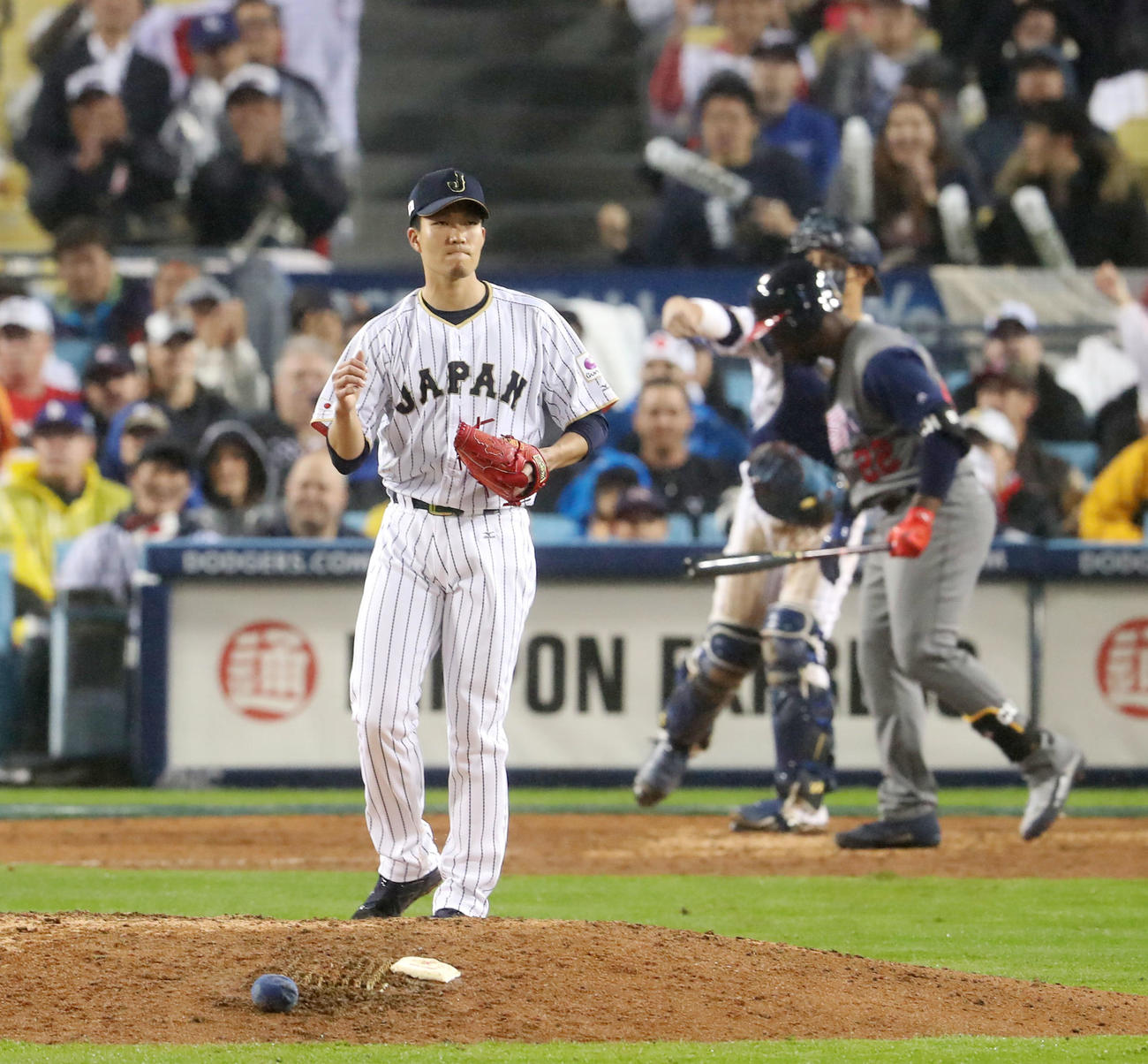 17年、WBC準決勝の米国戦でマカチェンから三振を奪いガッツポーズを見せる千賀滉大