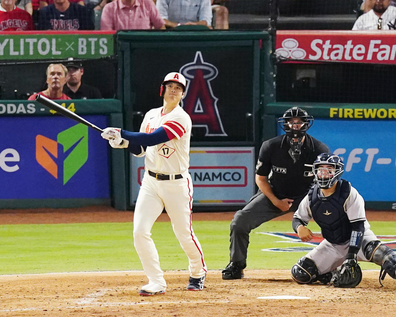中越えに30号3点本塁打を放つ大谷（2022年8月31日撮影）