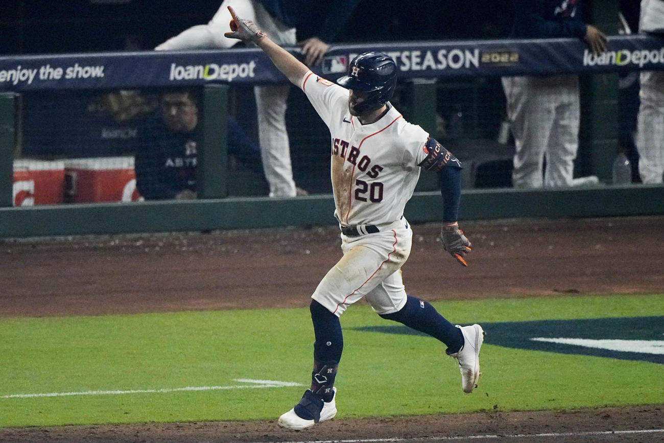 本塁打を放ち喜ぶマコーミック（AP）