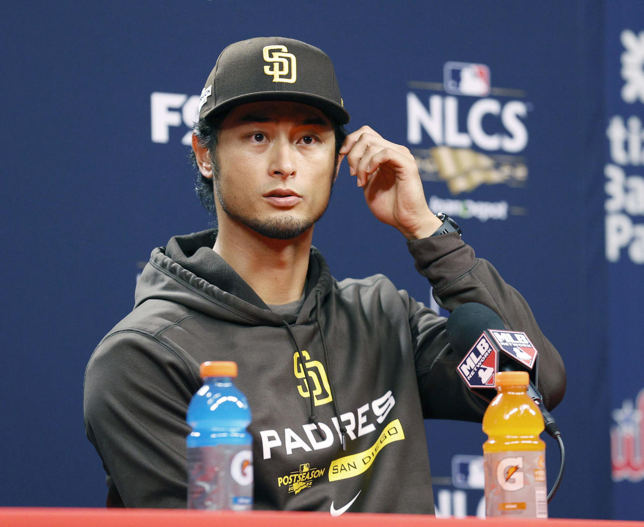 リーグ優勝決定シリーズの登板を前に、記者会見するパドレスのダルビッシュ（共同）